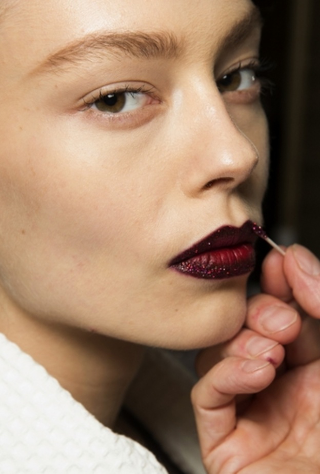 مكياج - احمر شفاه - بتوقيع دار فرزاتشي Versace تدرجات الاومبريه على الشفايف