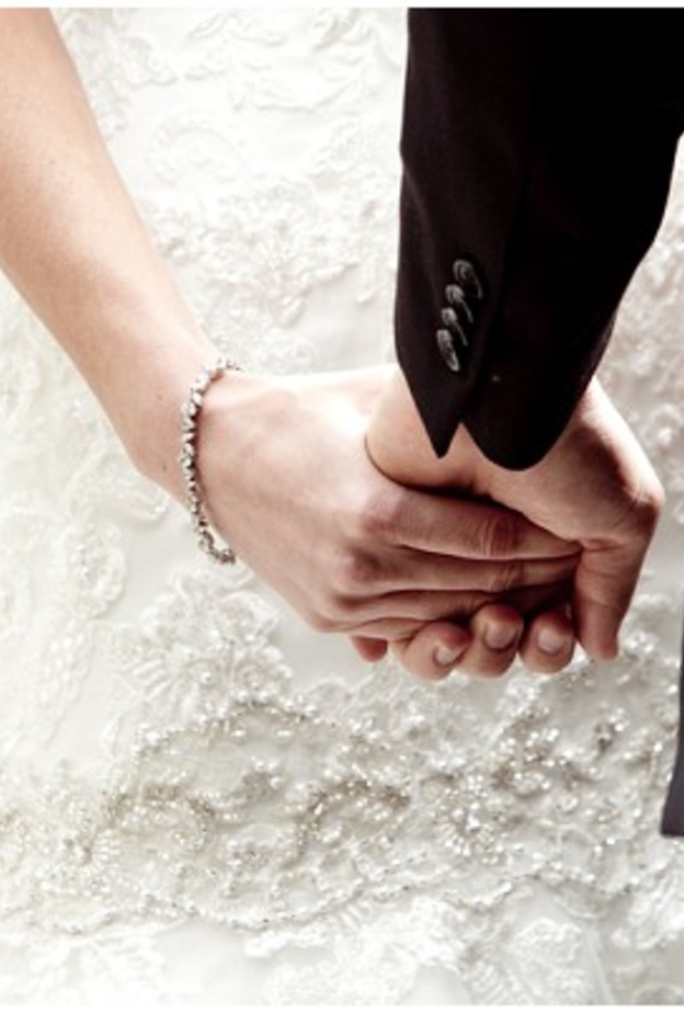 تزوجي من يحبك لا من تحبينه 