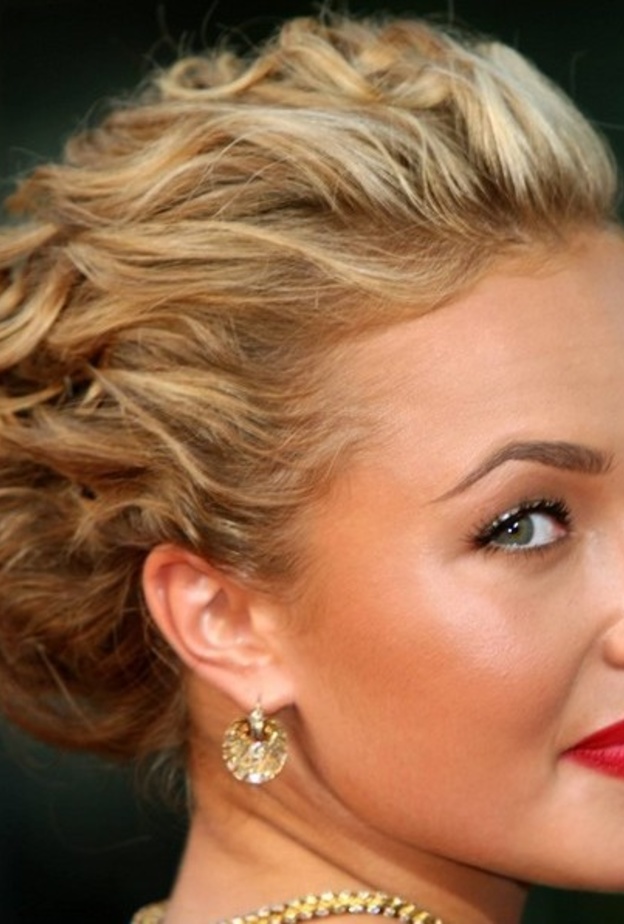 تسريحات للشعر القصير المسحوب الى الخلف