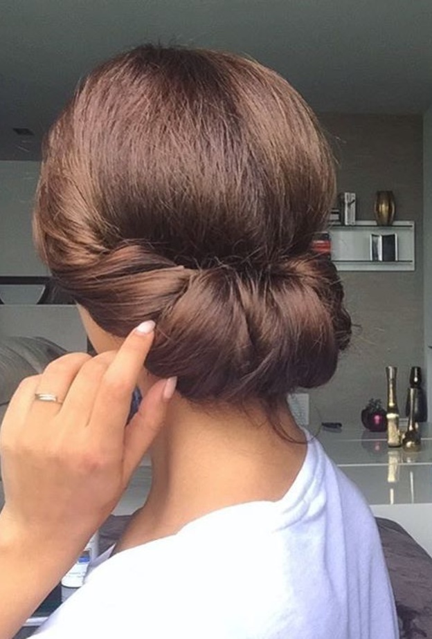 تسريحة بسيطة ليوم عيد انيق