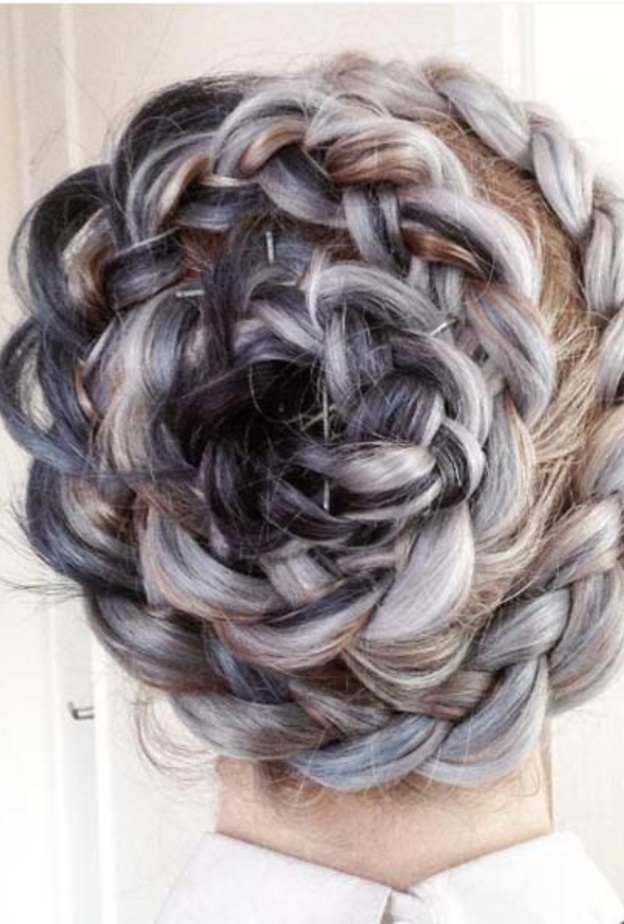 تسريحة شعر بالورود المتداخلة 