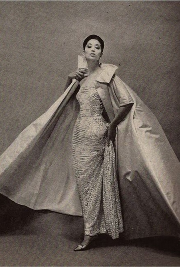 تشينا ماشادو تعرض فستان ذو تصميم رائع عام 1961