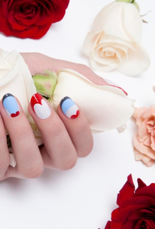 تصميم الأظافر مستوحى من  Red Queen 3 - GRAZIA