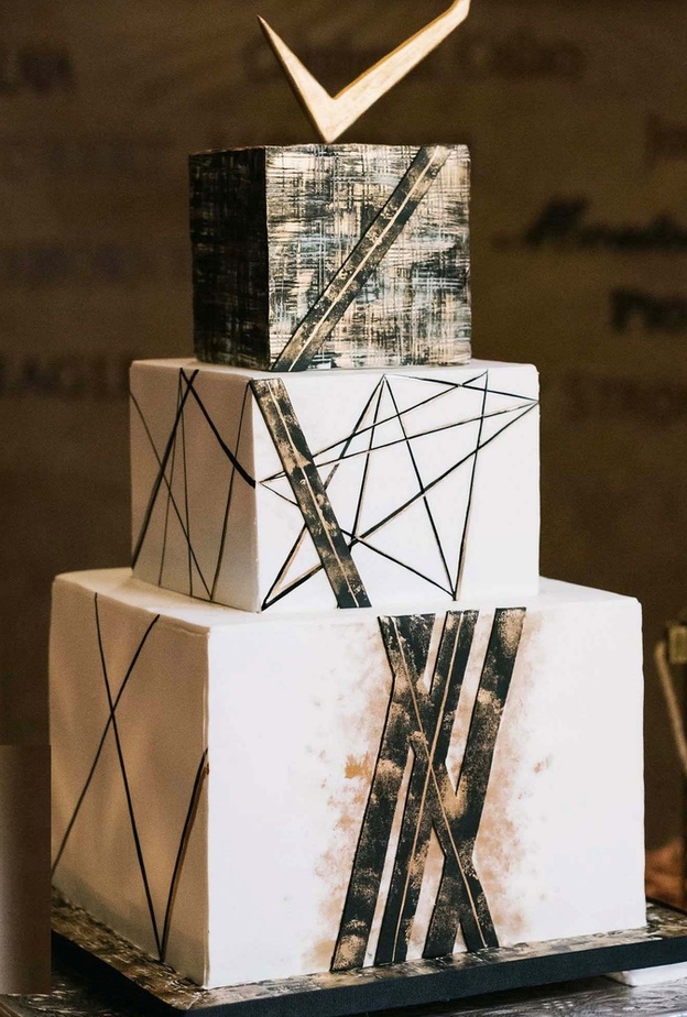 تصميم عصري للكيك الفضي