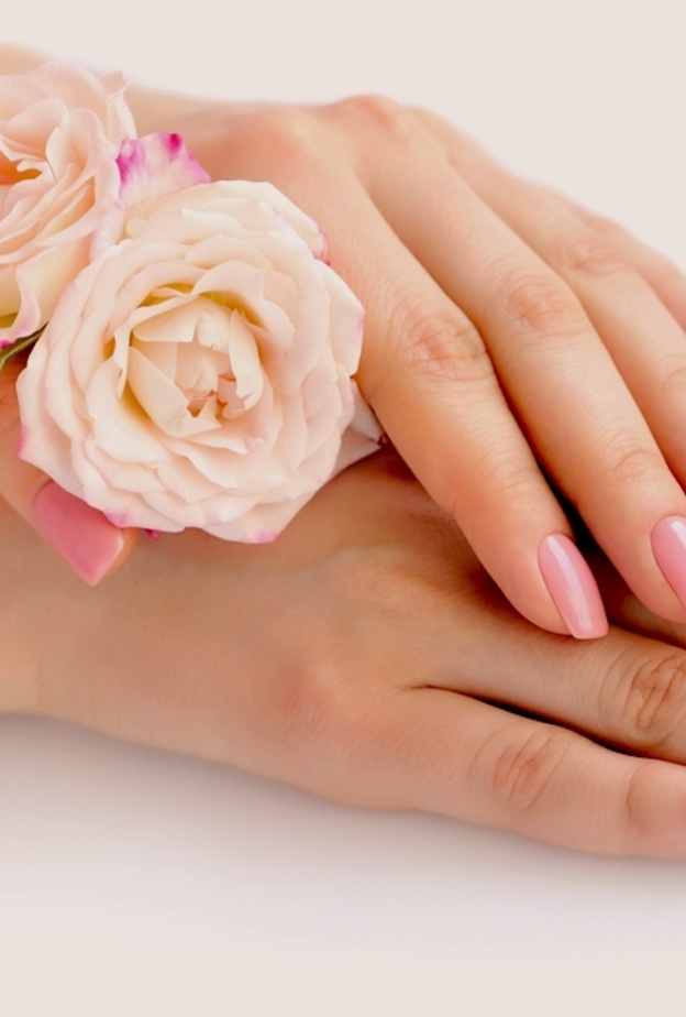 عصير الطماطم يساعد الاظافر على النمو