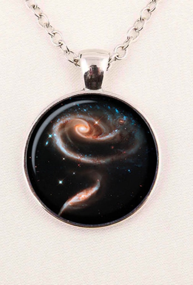 تعشق مرأة برج الدلو الهدايا المتعلقة بالفلك