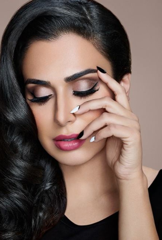 هدى بيوتي مكياج سموكي جذاب