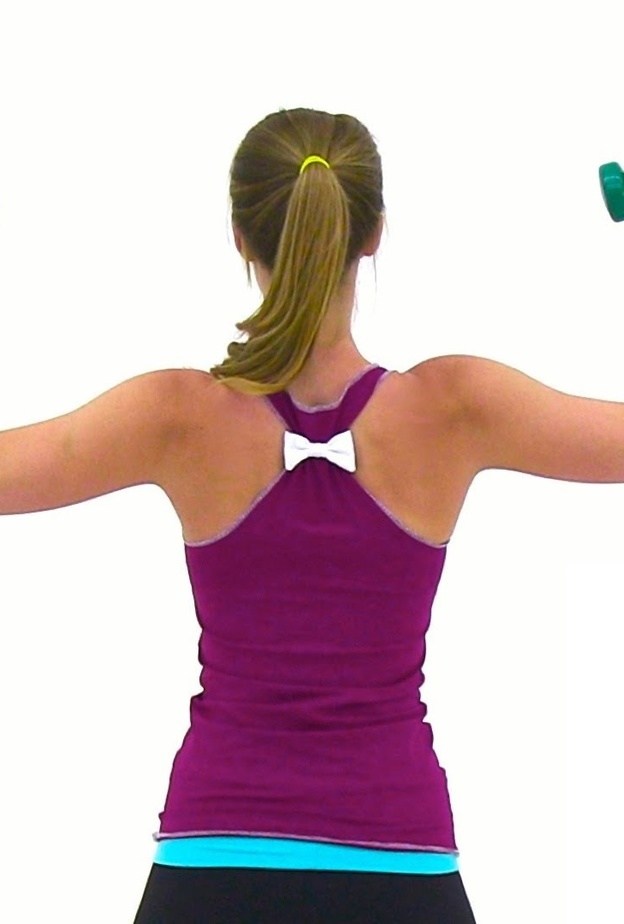 تمتعي بأكتاف مشدودة و جميلة قبل احتفالات نهاية العام