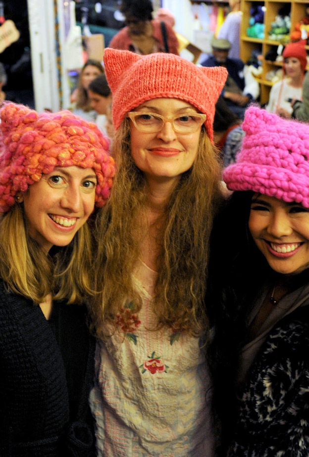 تهدف الحملة إلى تنظيم مسيرة نسائية احتجاجا على تسريبات ترامب الأخيرة حول النساء