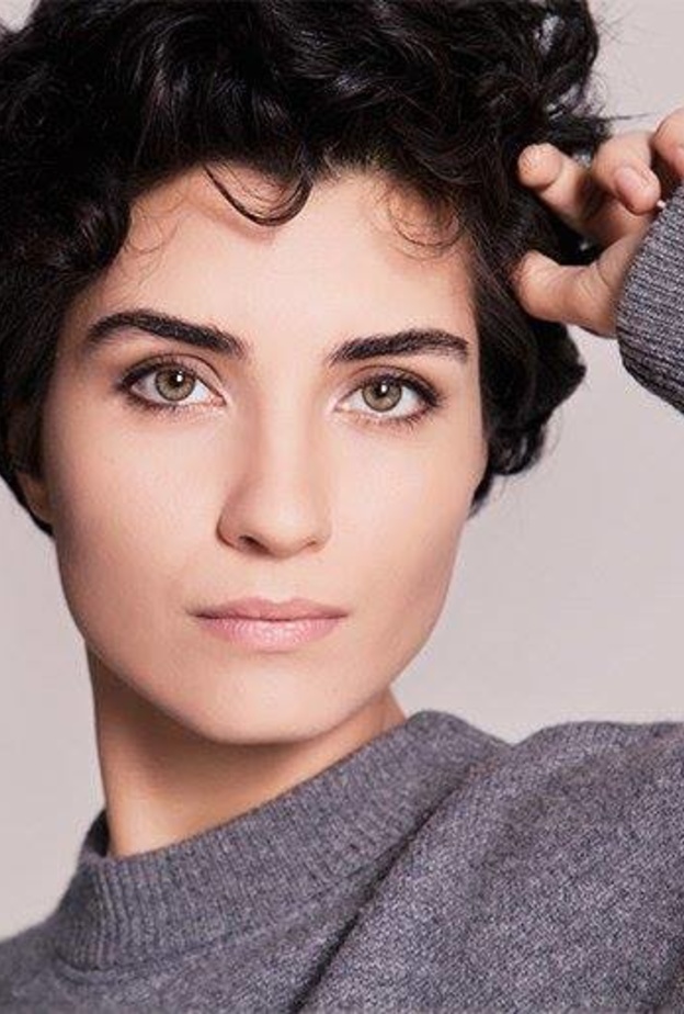 الممثلة التركية توبا بيوكستون 