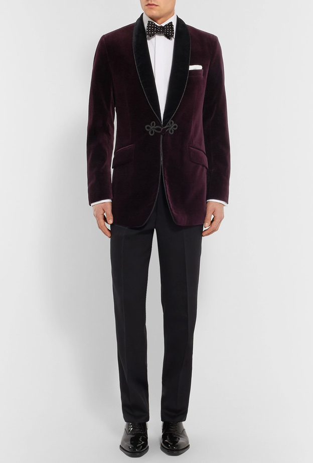 توكسيدو باللون العنابي من المخمل للعريس من Favourbrook 