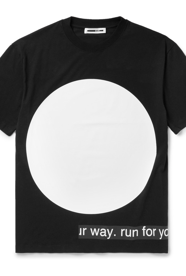 تيشيرت من VALENTINO فانتينو بتصميم الكواكب