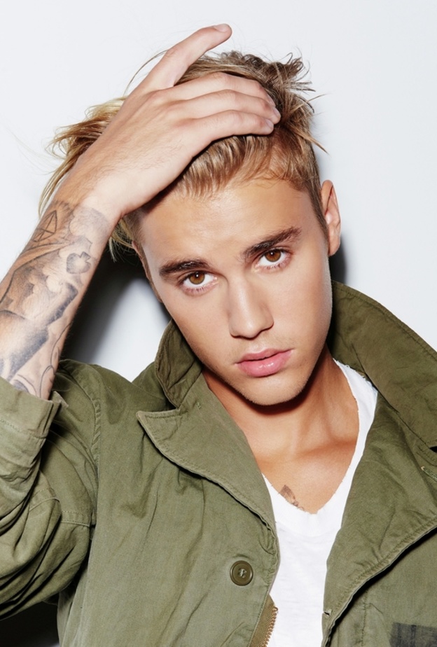 جاستين بيبر يطلب من معجبيه أن يحترموه