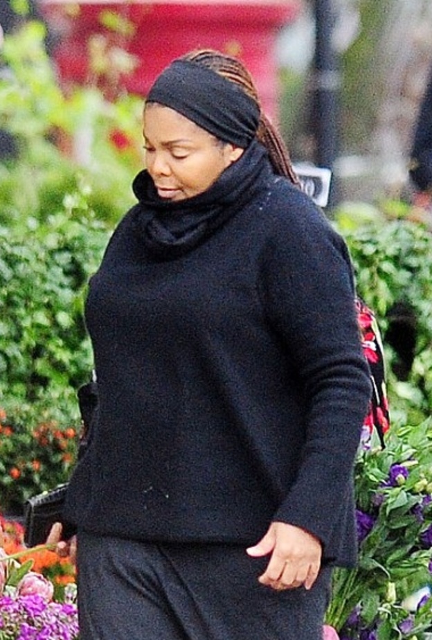 جانيت جاكسون تنجب طفلها الأول في سن الخمسين