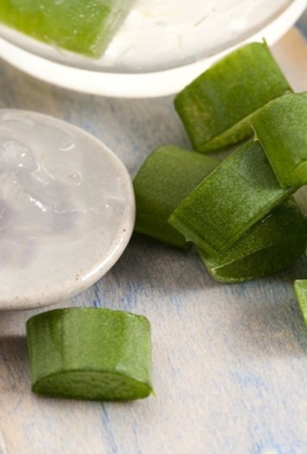 جل الألوفيرا يحتوي على الكثير من المركبات والعناصر التي تعمل على تنعيم البشرة وترطيبها