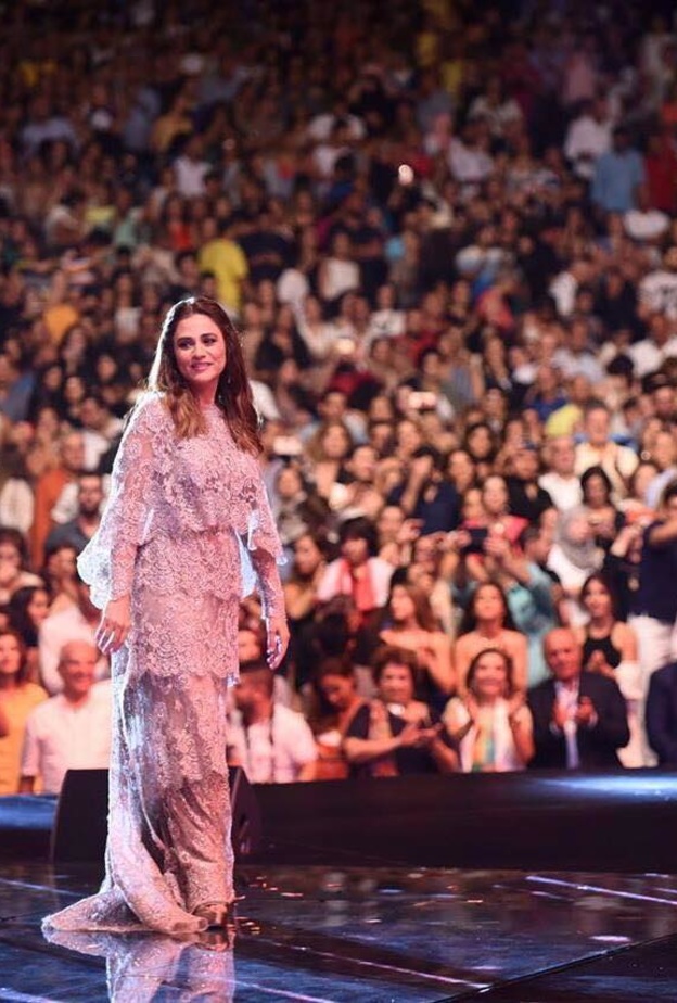 جوليا بطرس تطرب 9000 الالف شخص