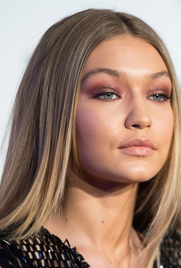 جيجي حديد Gigi Hadid At  Sports Illustrated swimsuit issue party in New York City