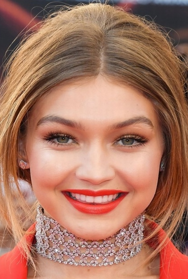 جيجي حديد Gigi Hadid at the 2015 AMAs