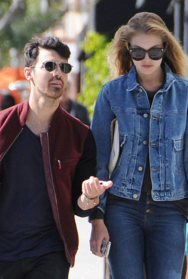 نيك جوناس ينفي شائعة مواعدته لكيندال جينر