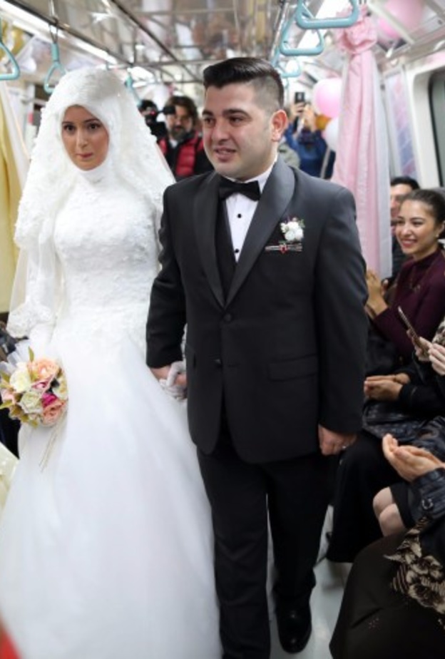 اول حفل زفاف في مترو الأنفاق بإسطنبول