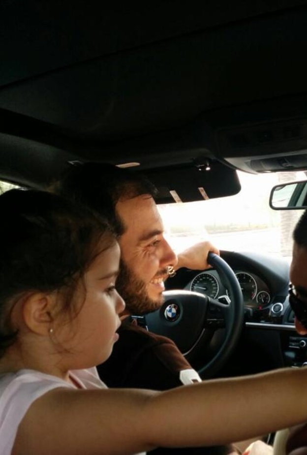 سنا الحفيدة الكبرى لكاظم الساهر مع والدها