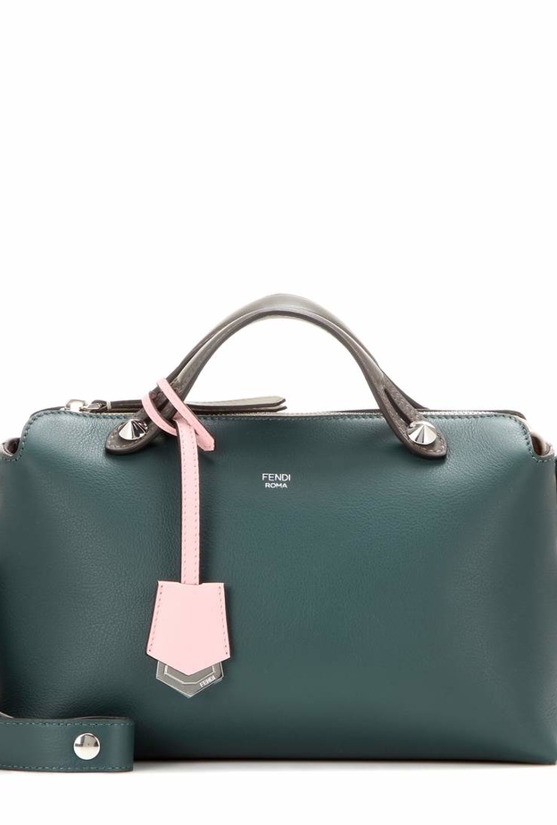 حقيبة باللون الزيتي من فاندي FENDI