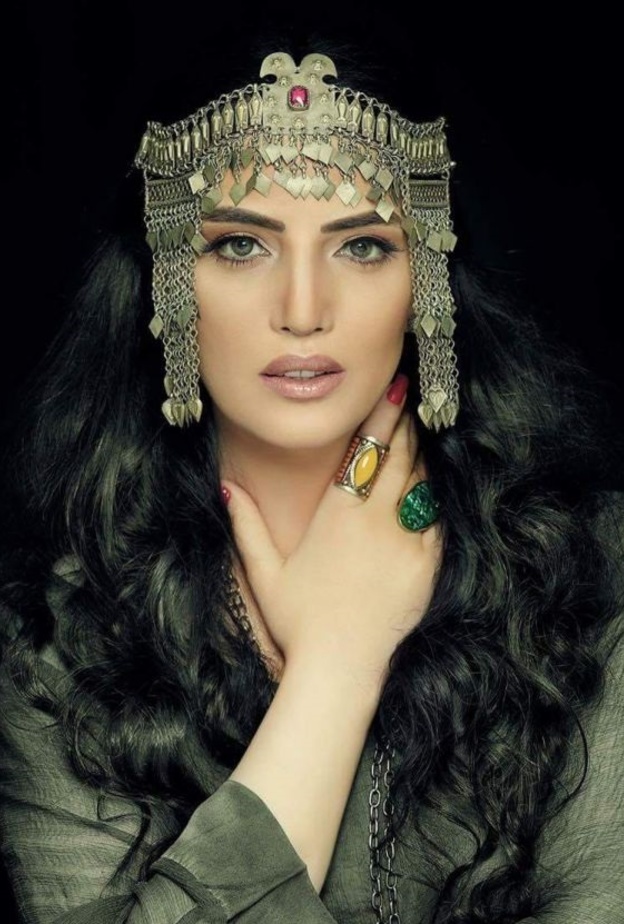 اجرت حورية فرغلي مجموعة من عمليات التجميل الفاشلة في انفها