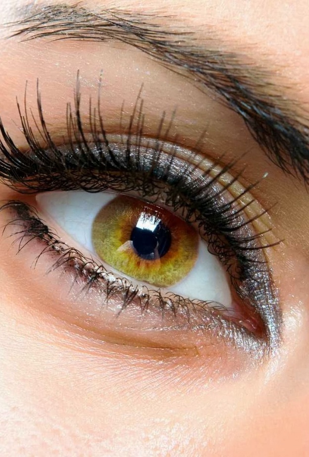 حيل ذكية ستجعل من رموشك كثيفة و جميلة 