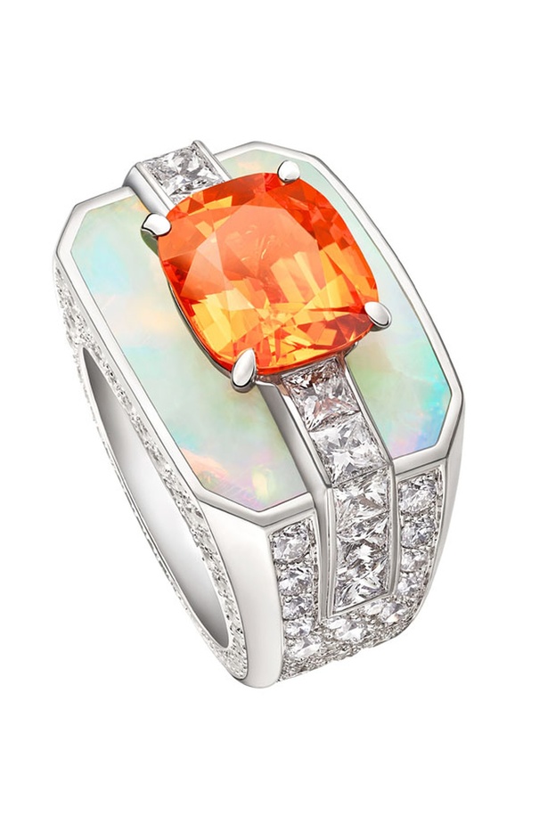 خاتم أرت ديكو من لويس فويتون مع الأوبال والماندرين