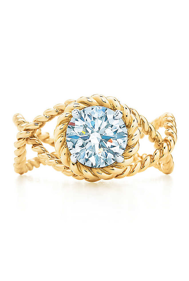 خاتم خطوبة من الذهب الاصفر وحجر الماس 