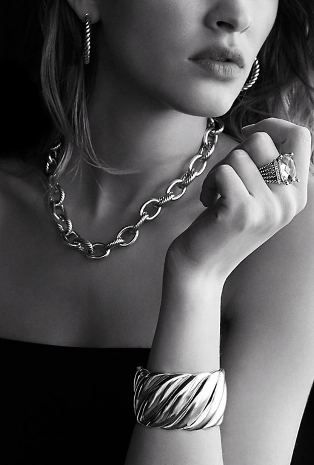 خاتم مزين بحجر كبير العقيق الأسود