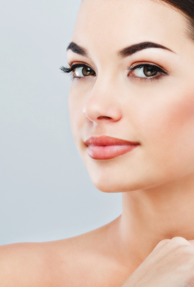 خلطات طبيعية لتقشير شفايف العروس قبل الخريف