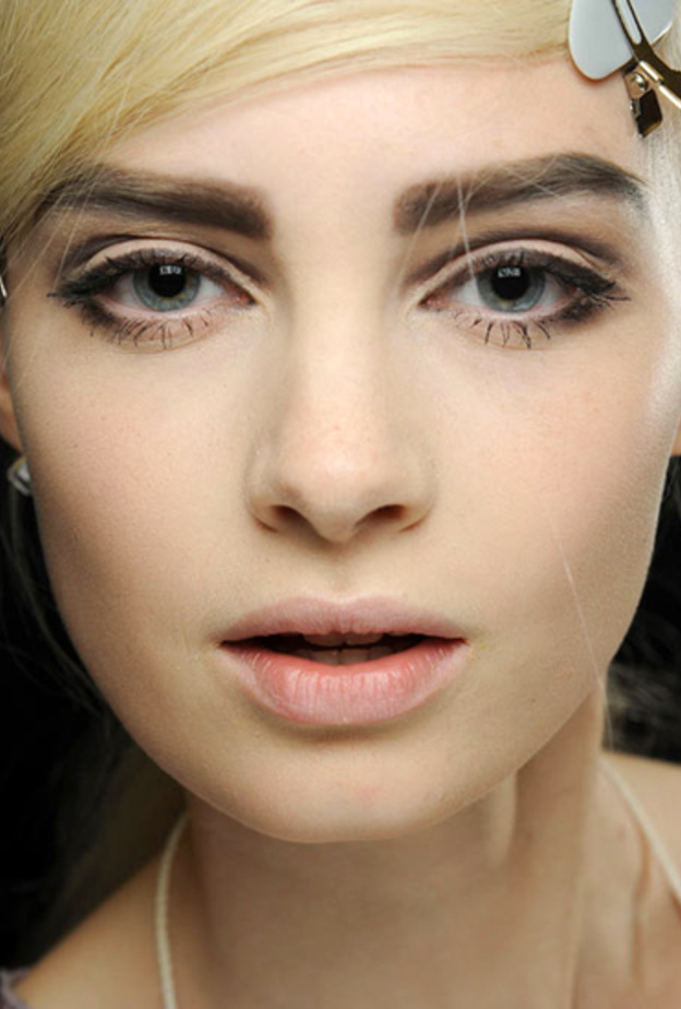 خلطات من الزيوت لتكثيف الحواجب