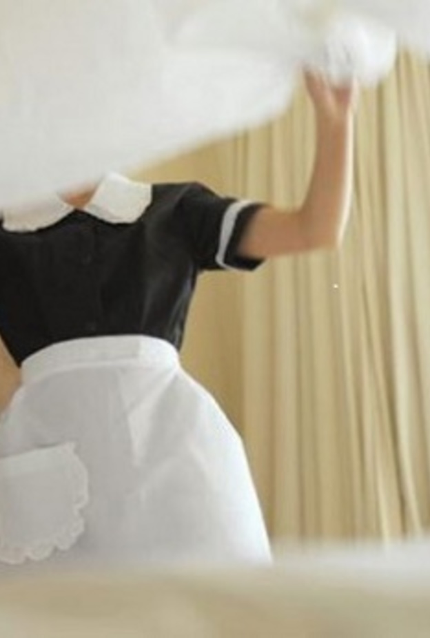 خليجية تكتشف بعد عام بأن خادمتها المنزلية رجل