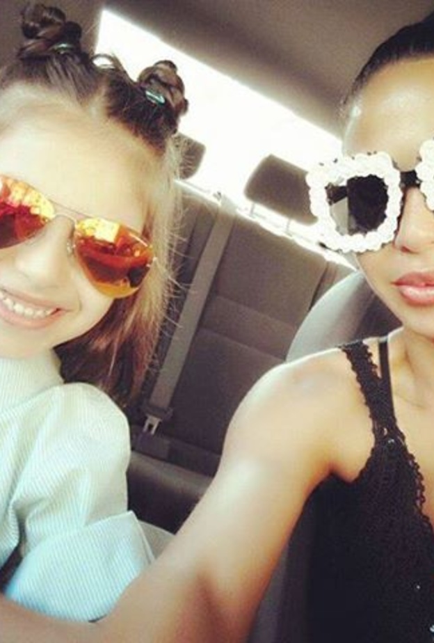 دوللى شاهين وابنتها