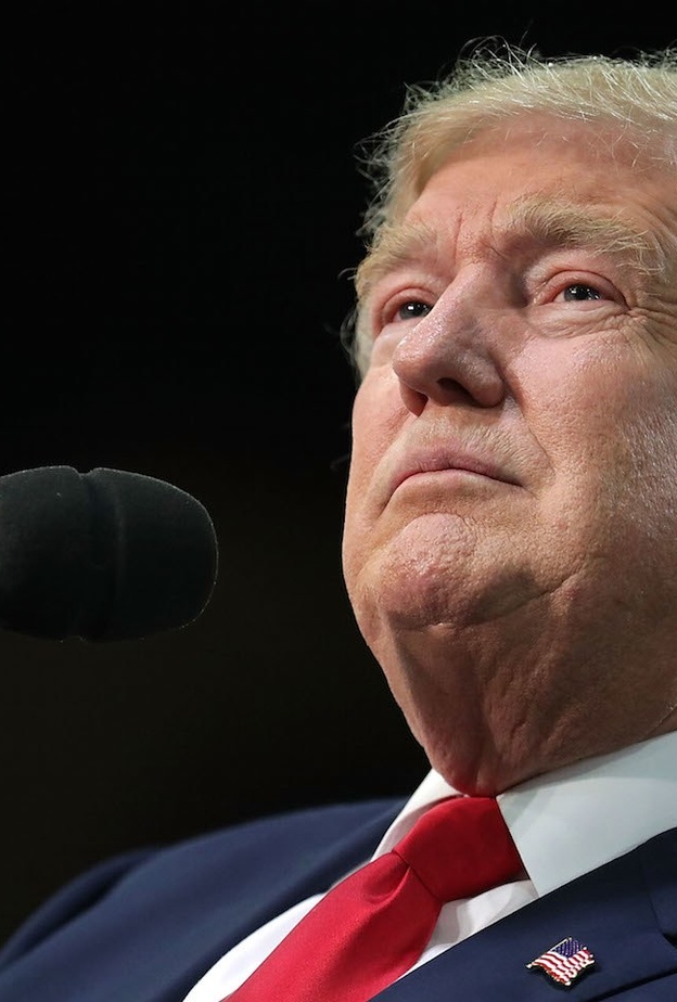 دونالد ترامب يجبر فيس بوك على تغيير سياسته