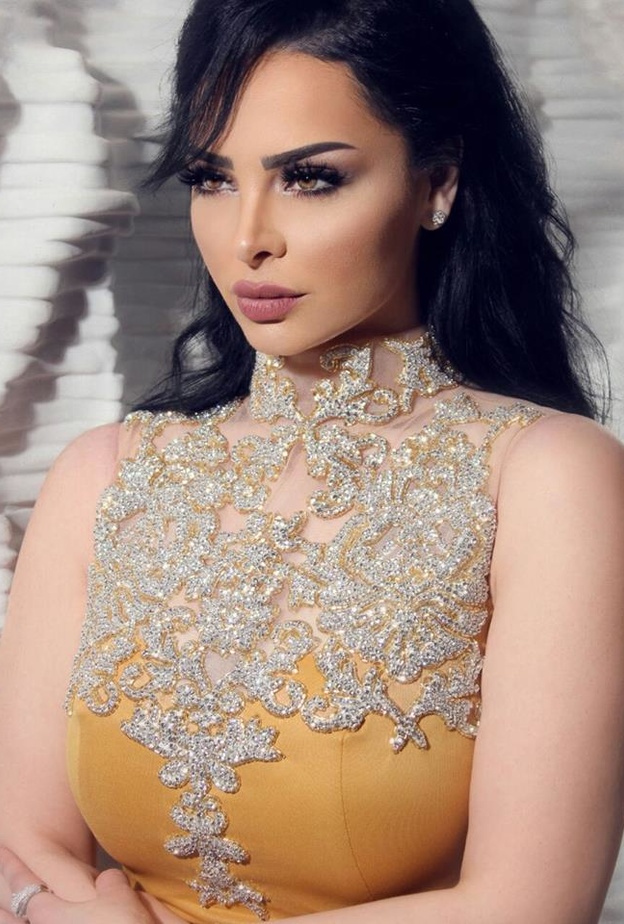 ديانا كرازون تتبرأ من خطيبها الاول