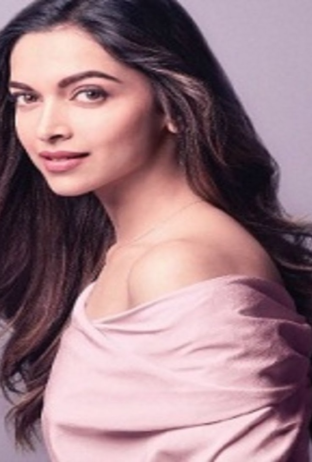  Deepika Padukone ديبيكا بادوكون اول نجمة هندية سفيرة لشركة طيران