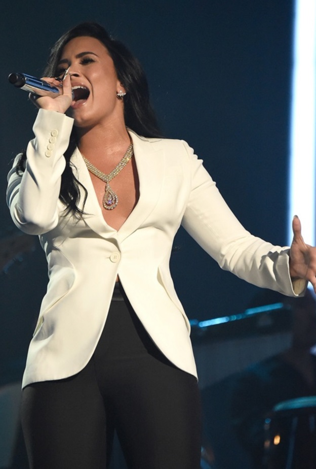 اقراط كريستينا ريتشي من مجوهرات فريد ليتون 