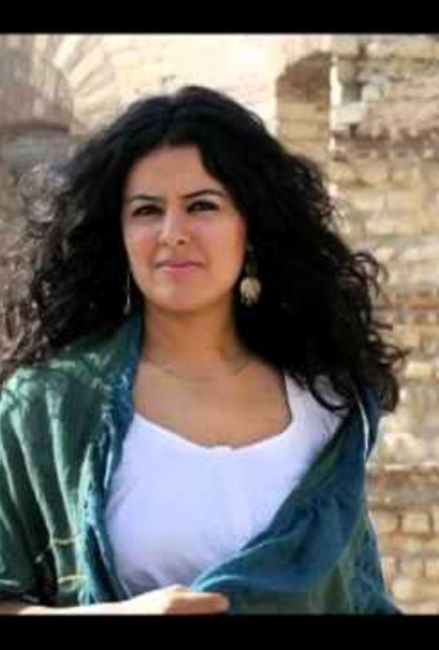 مطربة ممنوعة من الغناء بسبب فيس بوك!