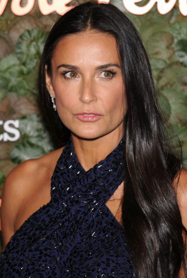 ديمي داخل منزلها