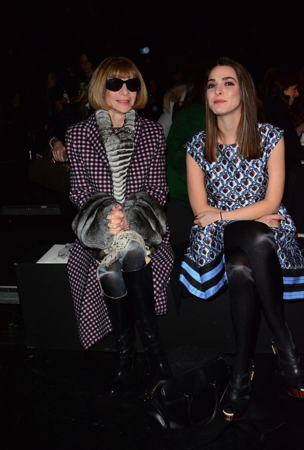  رئيسة تحرير مجلة فوغ أنا وينتور مع ابنتها