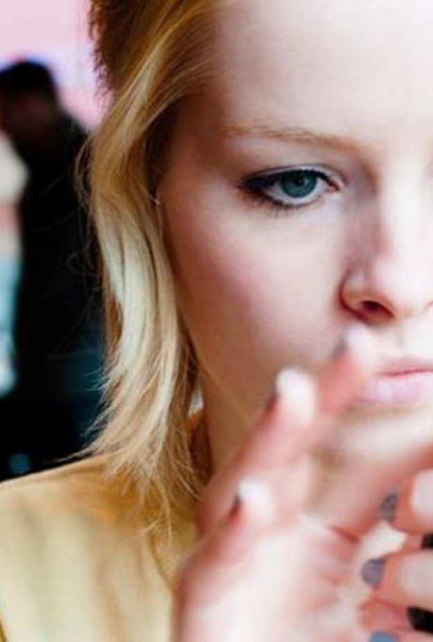 إدمان استخدام الموبايل يسبب أمراض صحية للجسم