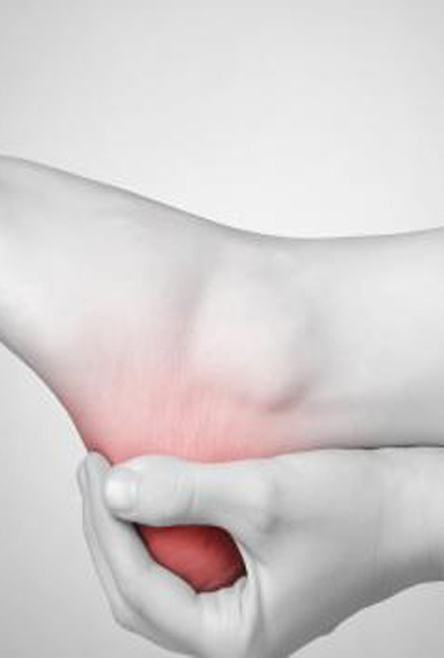  التهاب الأوتار في القدم يسبب ألم الكعب