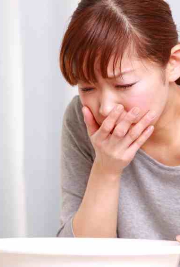  القيء أحد أبرز أعراض أمراض الكبد