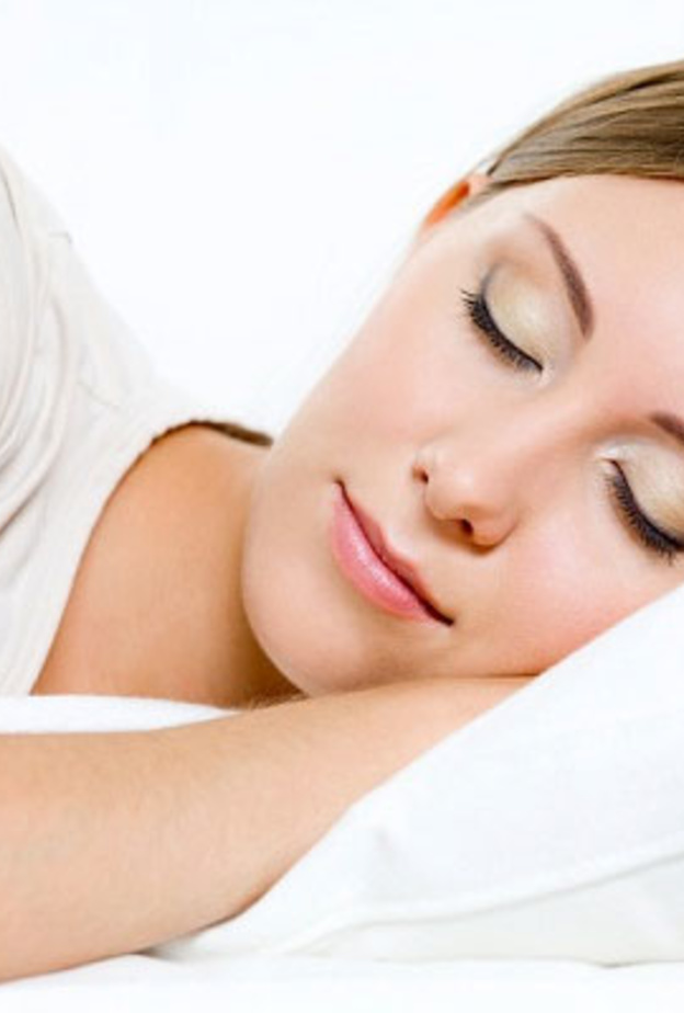  الوسائد والملابس المريحة تساعد على النوم الجيد