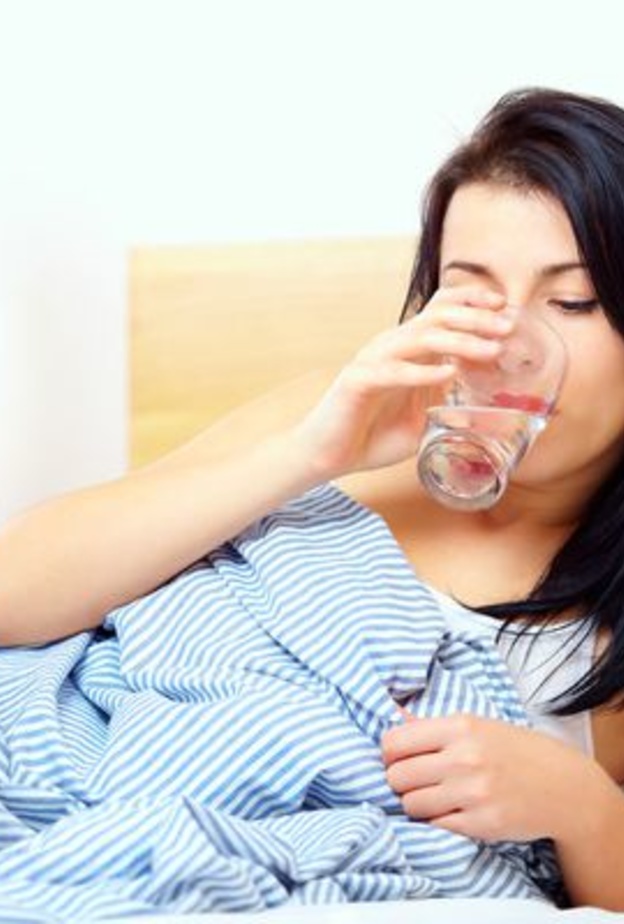 شرب كوب الماء المكشوف يسبب الأمراض المعوية