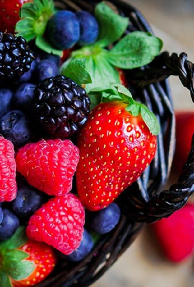 الفواكه فصيله التوت تحتوي على مضادات السرطان و تحمي الثدي