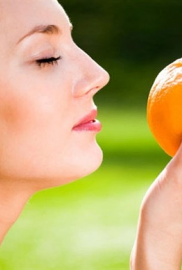 حاسه الشم تتاثر بالتدخين و روائح المواد الكيماويه