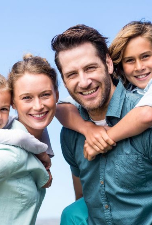 رجل برج القوس أب وزوج مثالي 